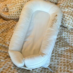 EUC dock-a-tot deluxe plus. Very clean! With travel case